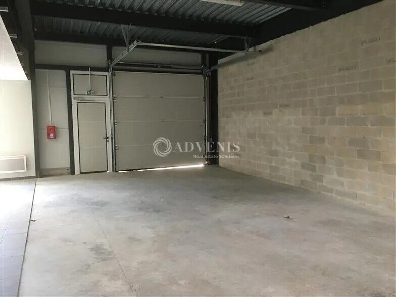 Local d’activités dans Bussy-Saint-Georges à louer - Photo de l’immeuble – Image 3 sur 6