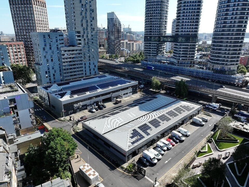 10 Prestons Rd, Londres à louer Photo de l’immeuble– Image 1 sur 8