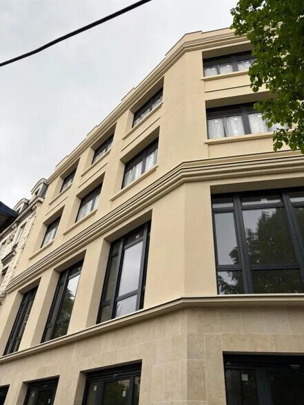 Bureau dans Saint-Denis à louer - Photo de l’immeuble – Image 2 sur 5