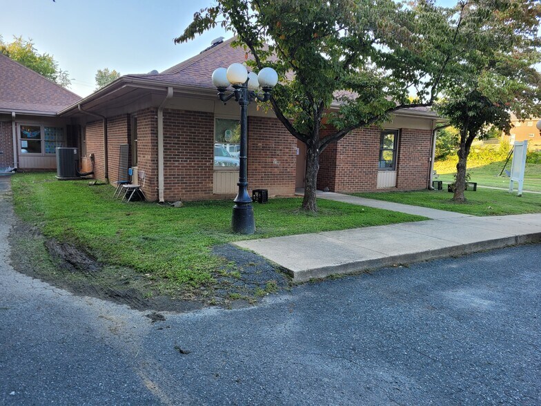 130 Williamson Ave, Mount Airy, NC à vendre - Photo de l’immeuble – Image 2 sur 31