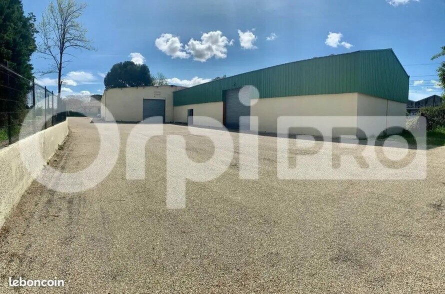 Local d'activités dans Manduel à vendre - Photo de l’immeuble – Image 2 sur 8