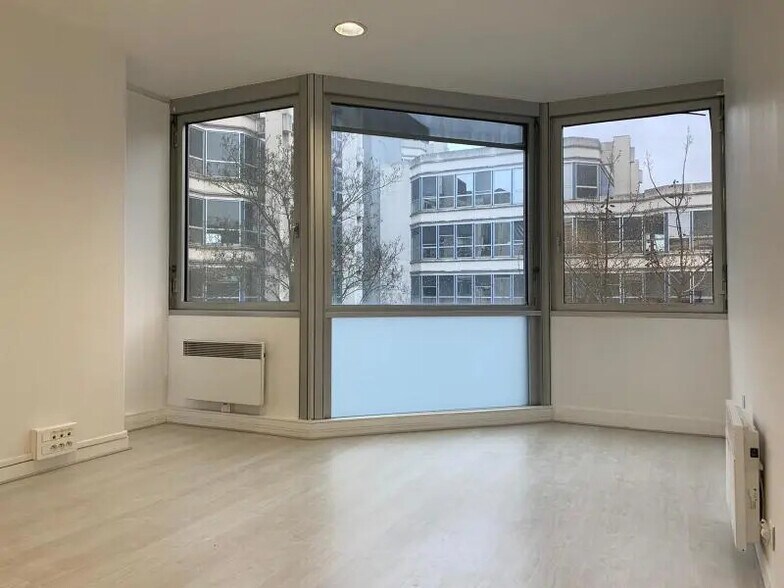 Bureau dans Noisy-le-Grand à vendre - Photo de l’immeuble – Image 1 sur 5