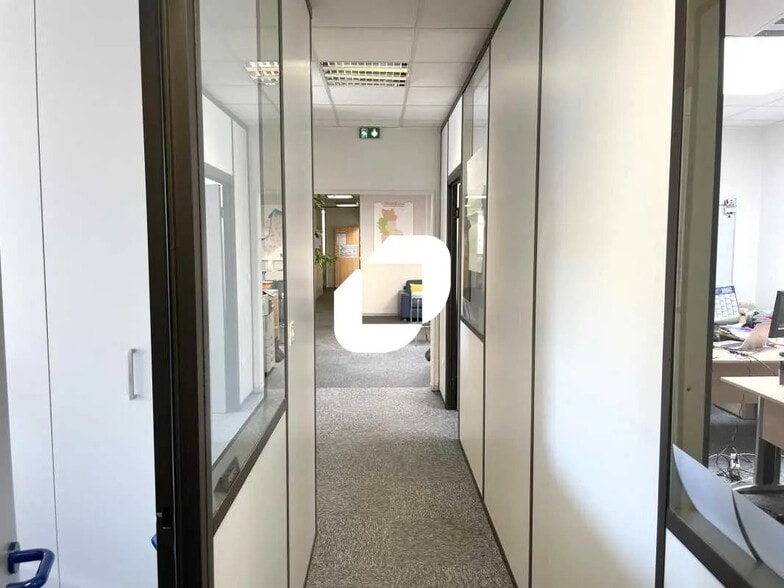 Bureau dans Villeurbanne à louer - Photo de l’immeuble – Image 2 sur 10