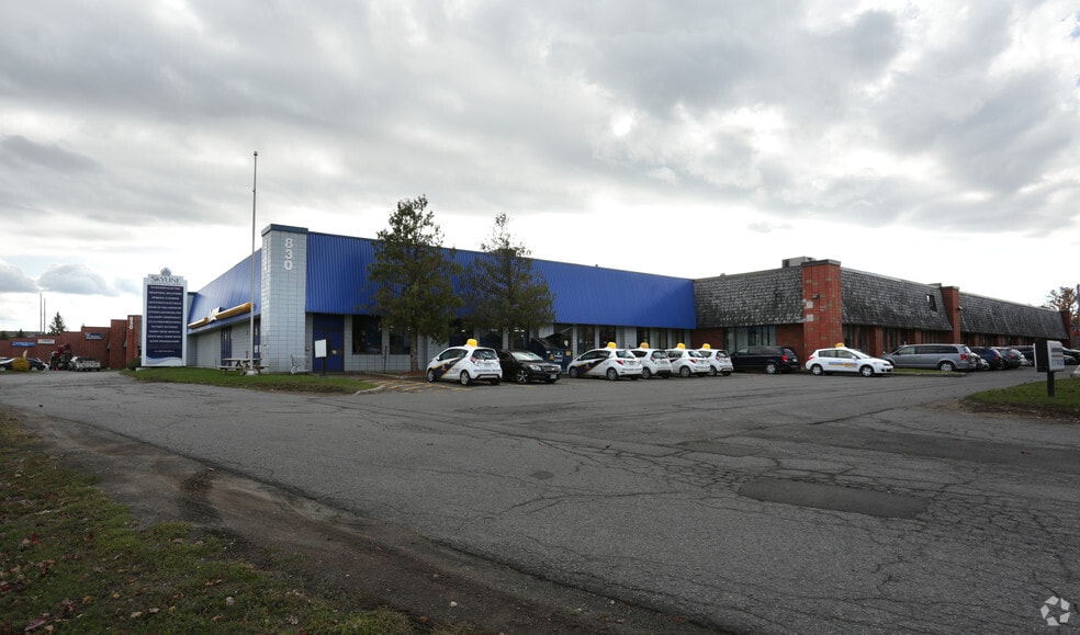 830-840 Industrial Ave, Ottawa, ON à louer - Photo de l’immeuble – Image 1 sur 7