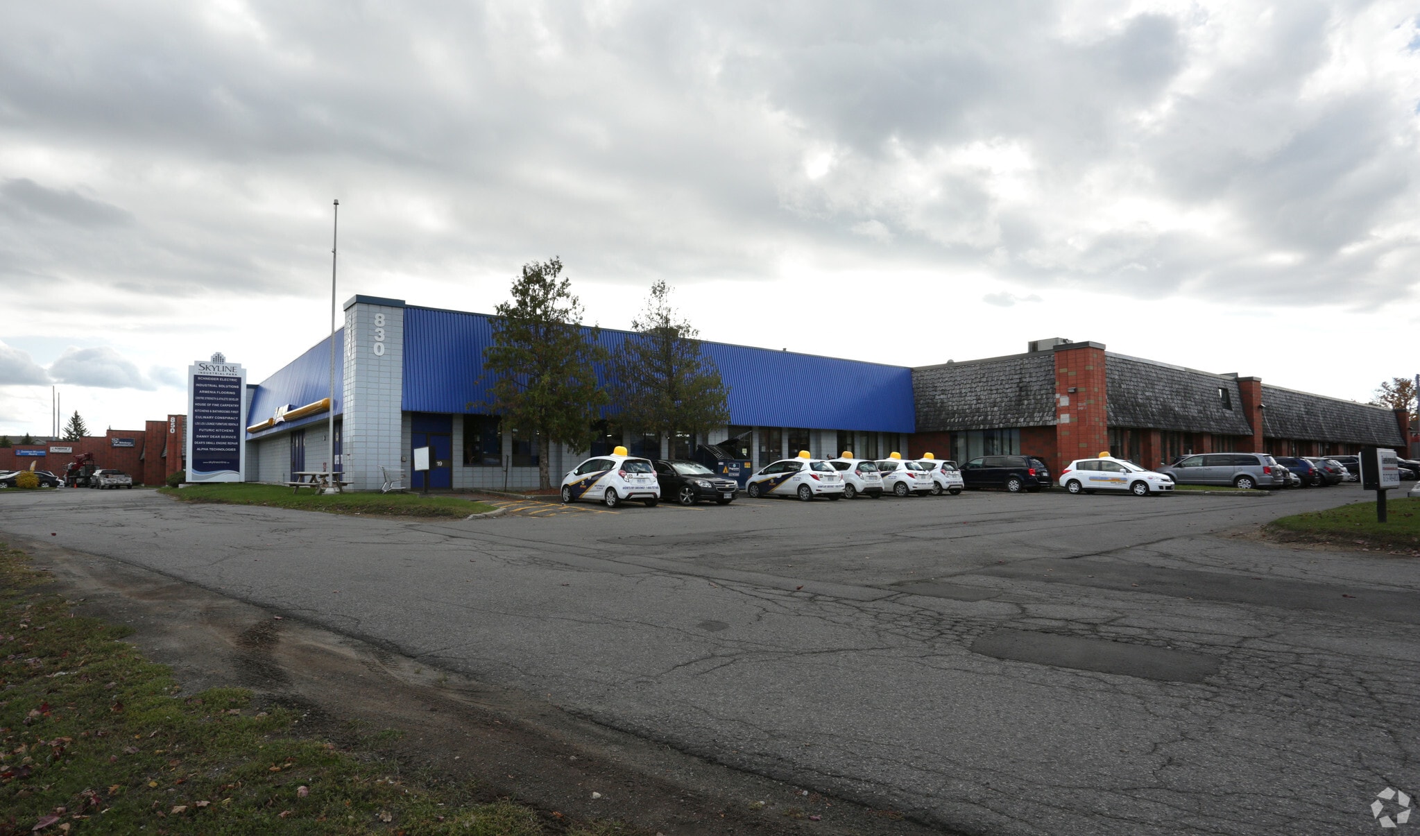 830-840 Industrial Ave, Ottawa, ON à louer Photo de l’immeuble– Image 1 sur 8