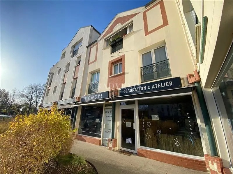 Local commercial dans Voisins-le-Bretonneux à louer Photo de l’immeuble– Image 1 sur 7