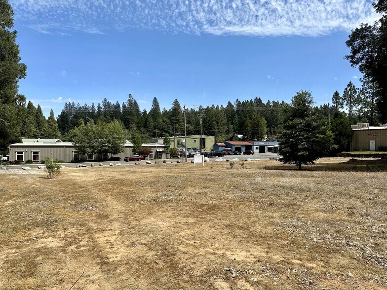 526 Searls Ave, Nevada City, CA à vendre - Photo de l’immeuble – Image 2 sur 4