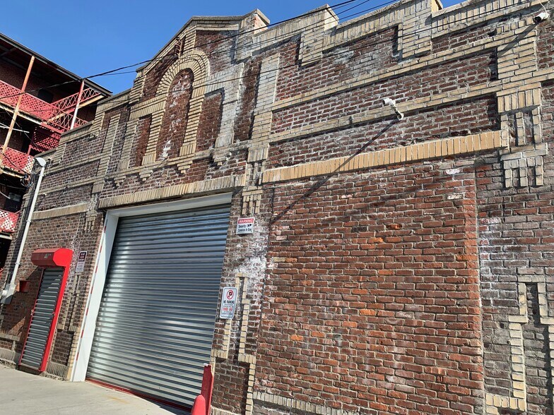 15 E Farm St, Waterbury, CT à vendre - Photo de l’immeuble – Image 2 sur 20