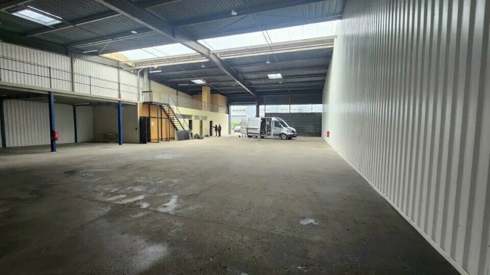 Local d’activités dans Dijon à louer - Photo de l’immeuble – Image 2 sur 9