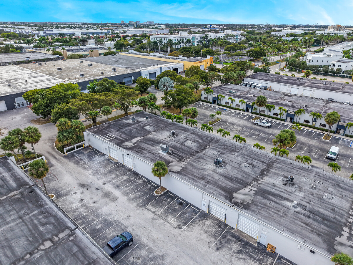 8105 NW 33rd Street, Doral, FL 33122 - Lot 8105 - - Photo intérieure - Image 2 of 8