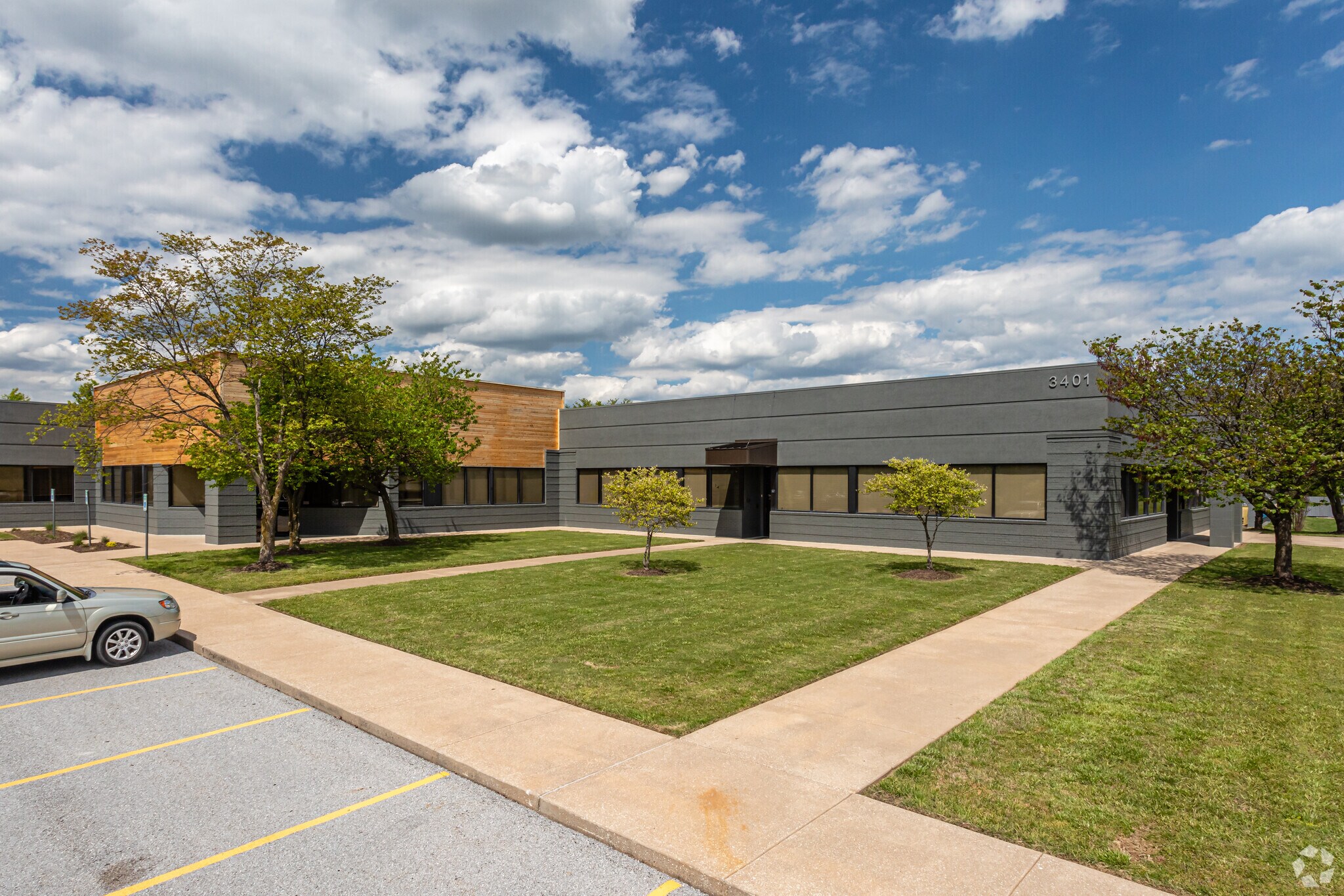 3401 SE Macy Rd, Bentonville, AR à louer Photo principale– Image 1 sur 12