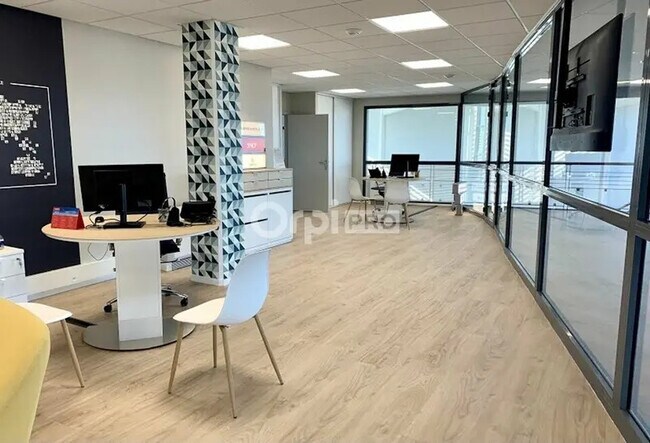 Plus de détails pour Local commercial à louer