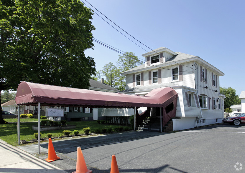 364 Shrewsbury Ave, Red Bank, NJ à vendre - Photo principale – Image 1 sur 3