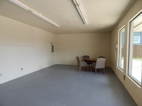 728 SE Rice Ave, Roseburg, OR à vendre Photo intérieure– Image 2 sur 12