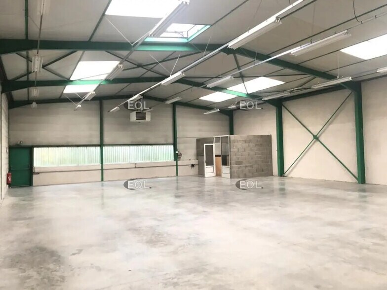 Local d’activités dans Saint-Genis-Laval à louer - Photo intérieure – Image 2 sur 11