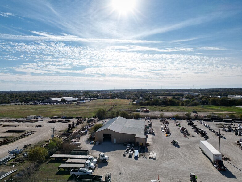 200 Bunton Creek Rd, Kyle, TX à louer - Photo de l’immeuble – Image 3 sur 10