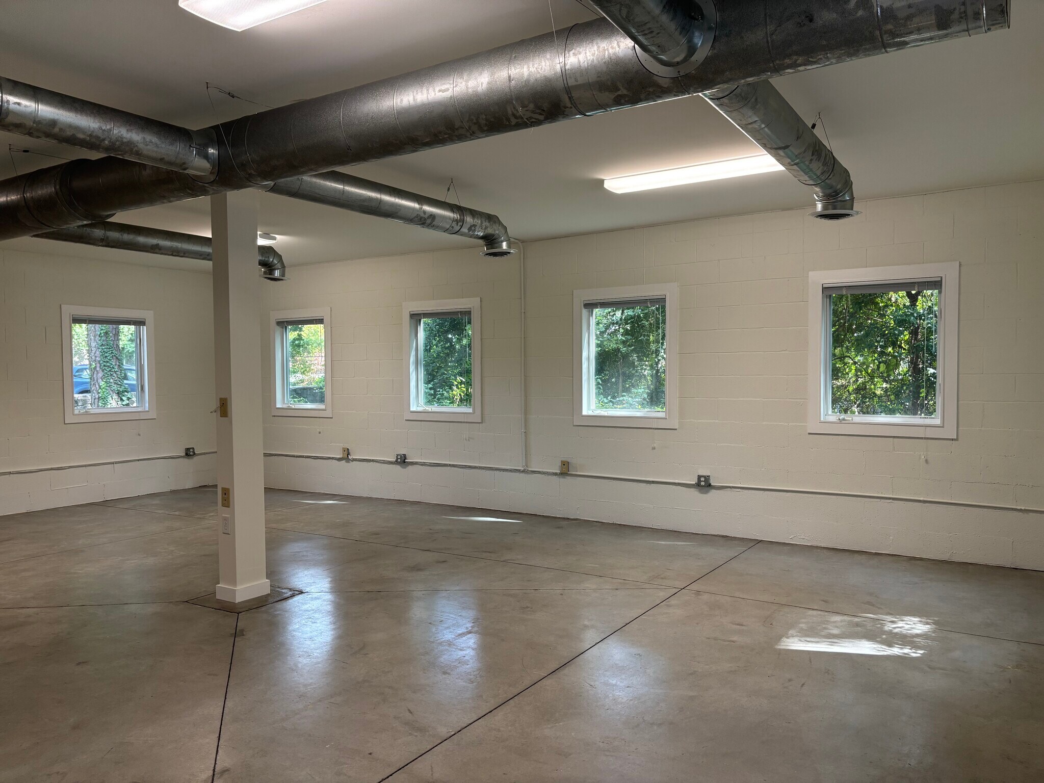 2035 Manchester St NE, Atlanta, GA à louer Photo de l’immeuble– Image 1 sur 22