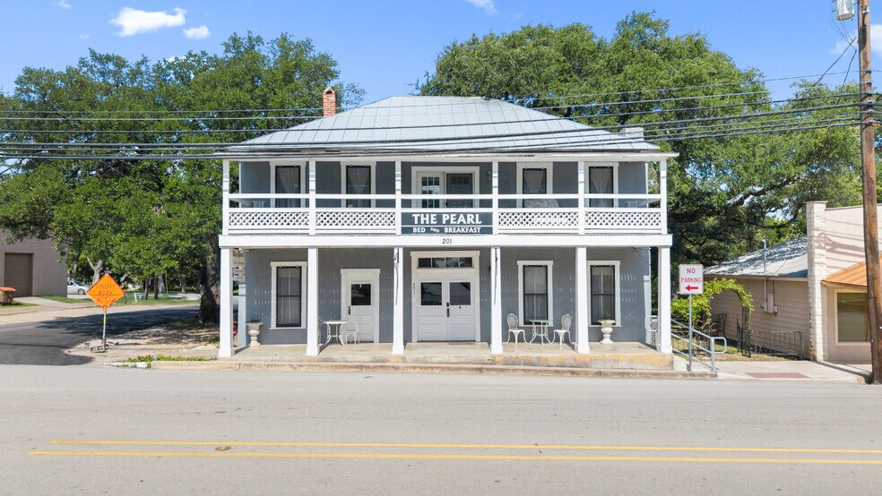 201 Nugent Ave ave, Johnson City, TX à vendre - Photo principale – Image 1 sur 50