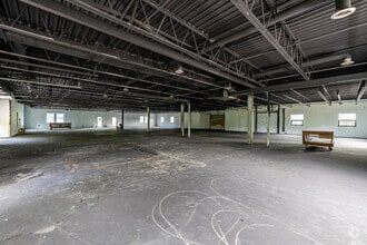 195 W Newberry Rd, Bloomfield, CT à vendre Photo de l’immeuble– Image 2 sur 4