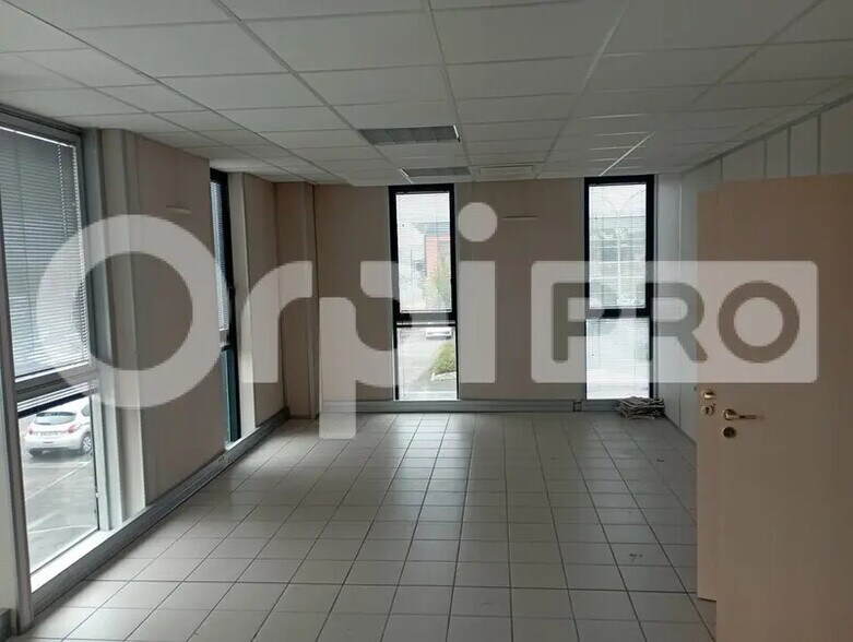 Bureau dans Reims à louer - Photo de l’immeuble – Image 3 sur 7