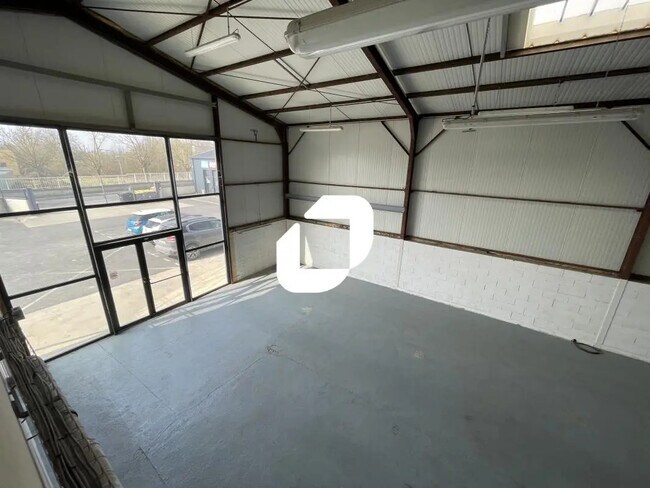 Plus de détails pour Local d’activités à vendre