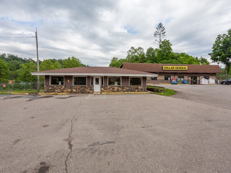 395 Crimson Laurel Way, Bakersville, NC à vendre - Photo de l’immeuble – Image 1 sur 32