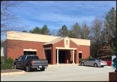 112 Industrial Park Blvd, Warner Robins, GA à louer Photo principale– Image 1 sur 8