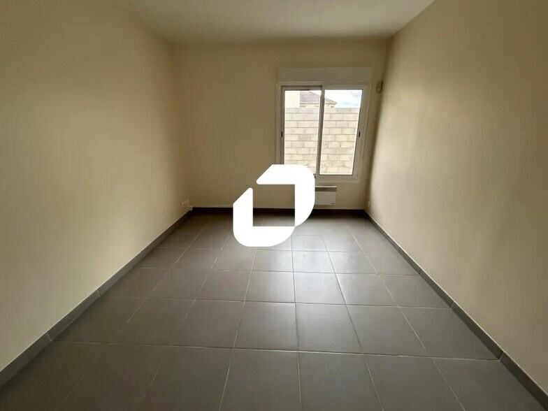 Bureau dans Varennes-Jarcy à louer - Photo intérieure – Image 2 sur 3