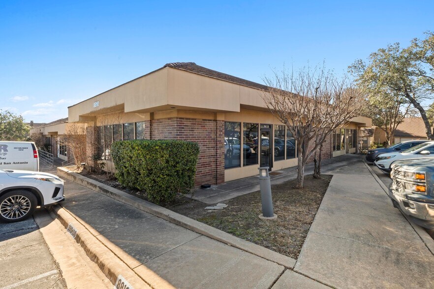 8810 Business Park Dr, Austin, TX à vendre - Photo de l’immeuble – Image 1 sur 31