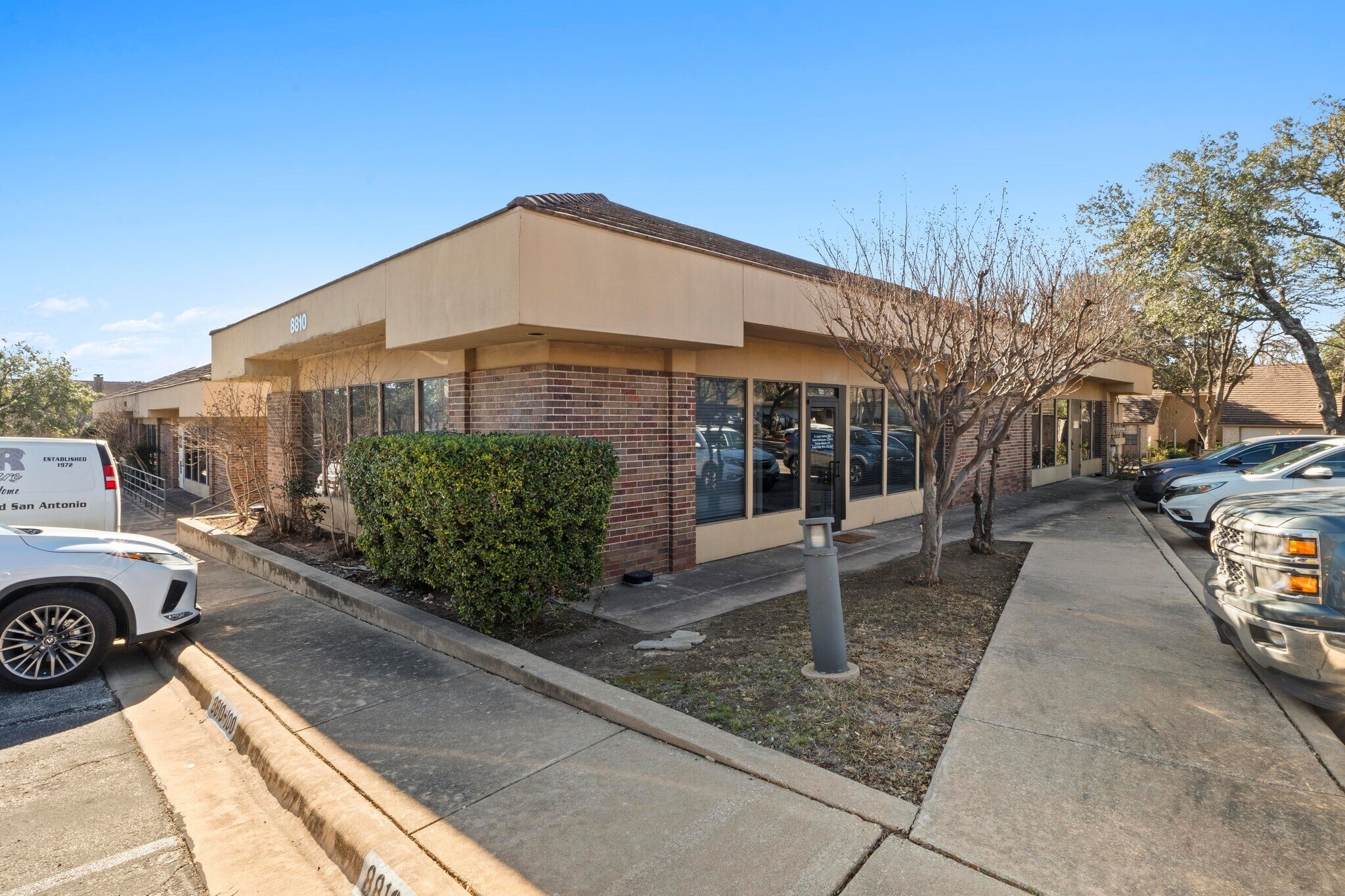 8810 Business Park Dr, Austin, TX à vendre Photo de l’immeuble– Image 1 sur 32