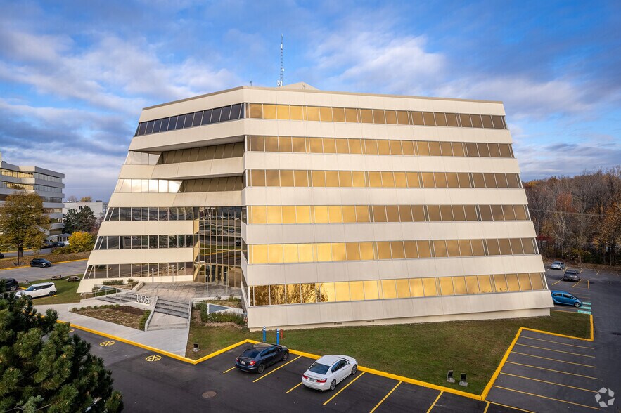 1375 Hwy Trans-Canada, Dorval, QC à louer - Photo principale – Image 1 sur 5