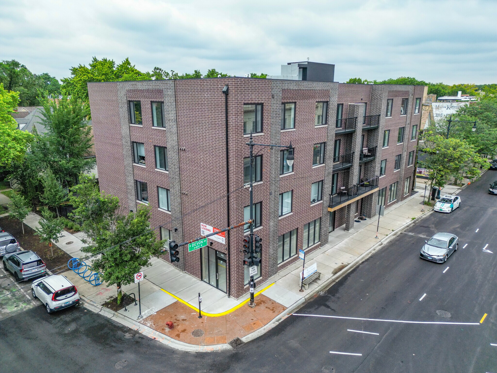 1401 W Devon Ave, Chicago, IL à louer Photo de l’immeuble– Image 1 sur 2