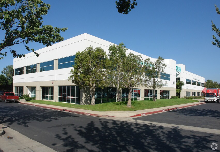2001 Solar Dr, Oxnard, CA à louer - Photo de l’immeuble – Image 2 sur 8