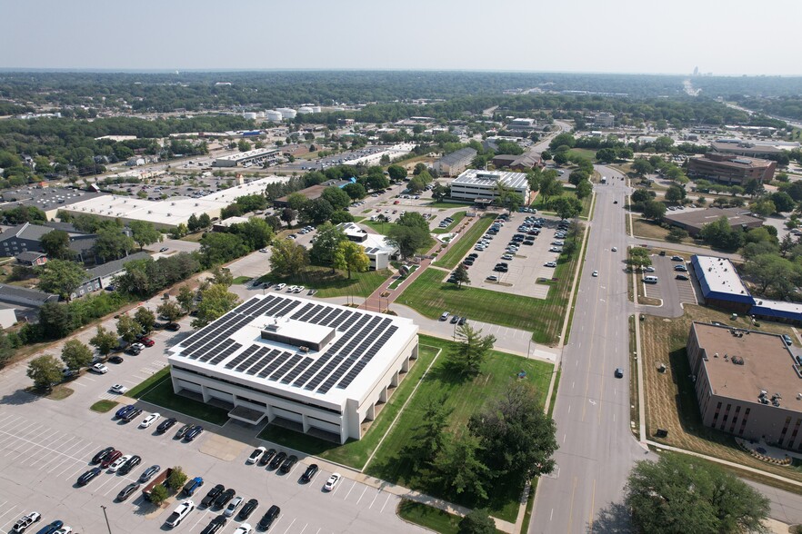 2829 Westown Pky, West Des Moines, IA à louer - Photo de l’immeuble – Image 2 sur 8