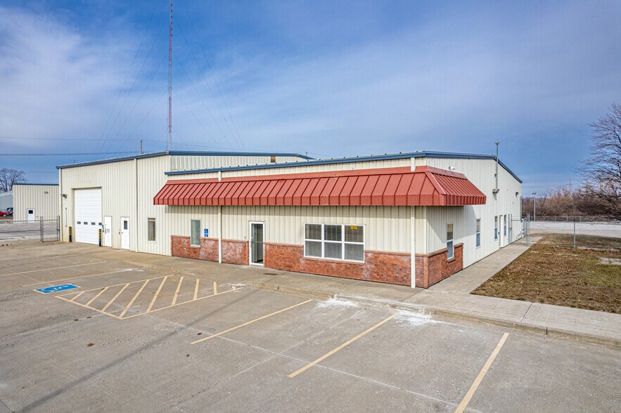 1815 Commerce Dr, Marshall, MO à vendre - Photo de l’immeuble – Image 2 sur 48