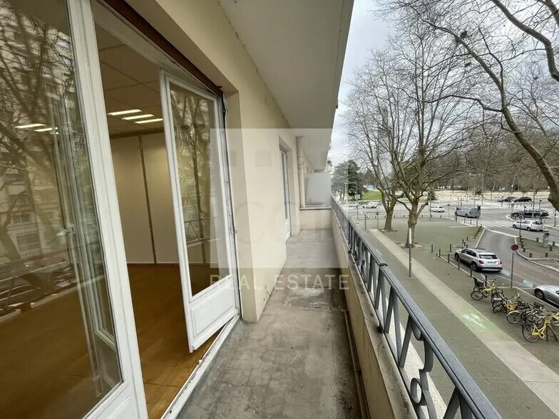 Bureau dans Grenoble à louer - Photo de l’immeuble – Image 2 sur 5