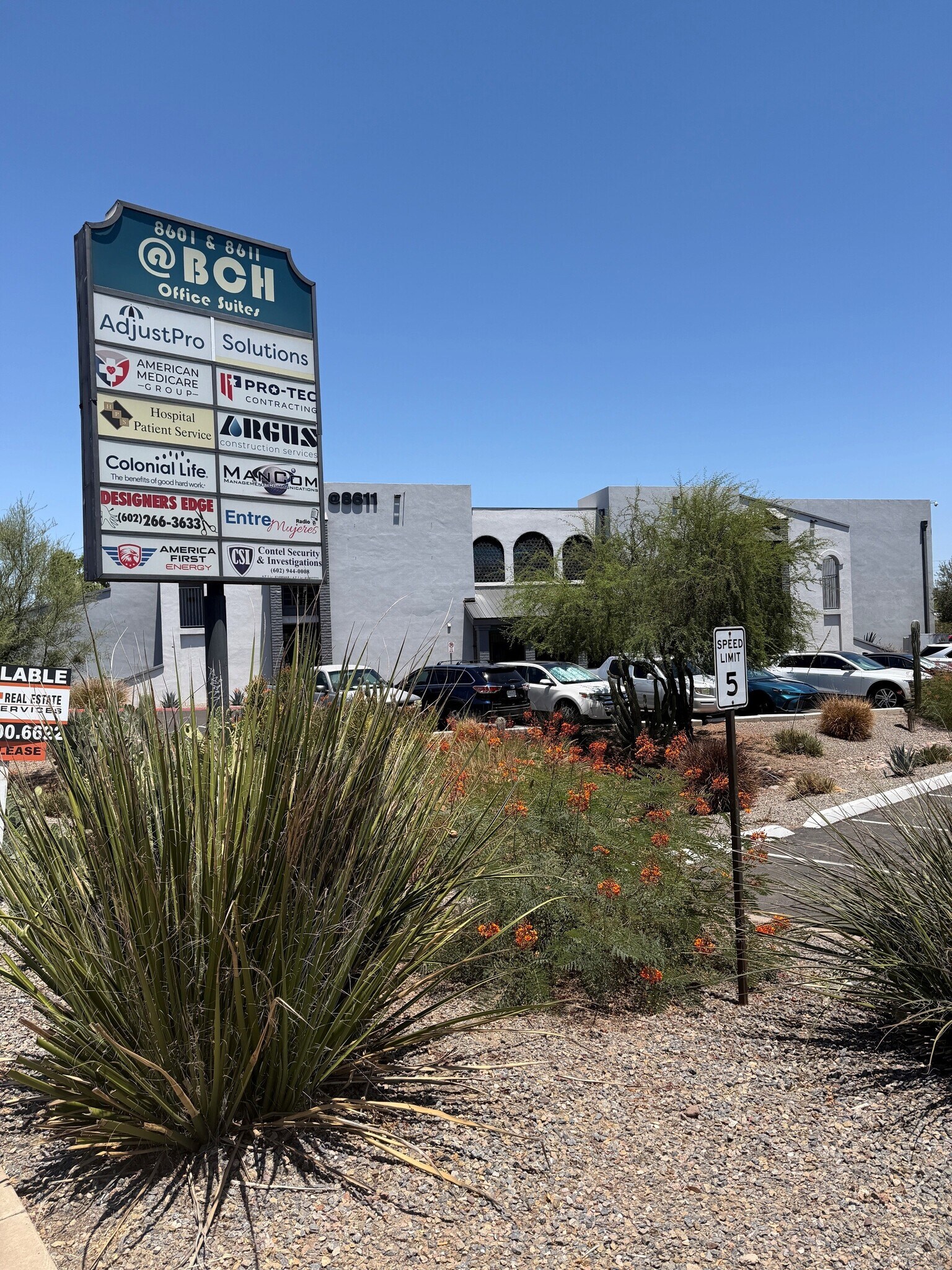 8601 N Black Canyon Hwy, Phoenix, AZ à louer Photo de l’immeuble– Image 1 sur 11