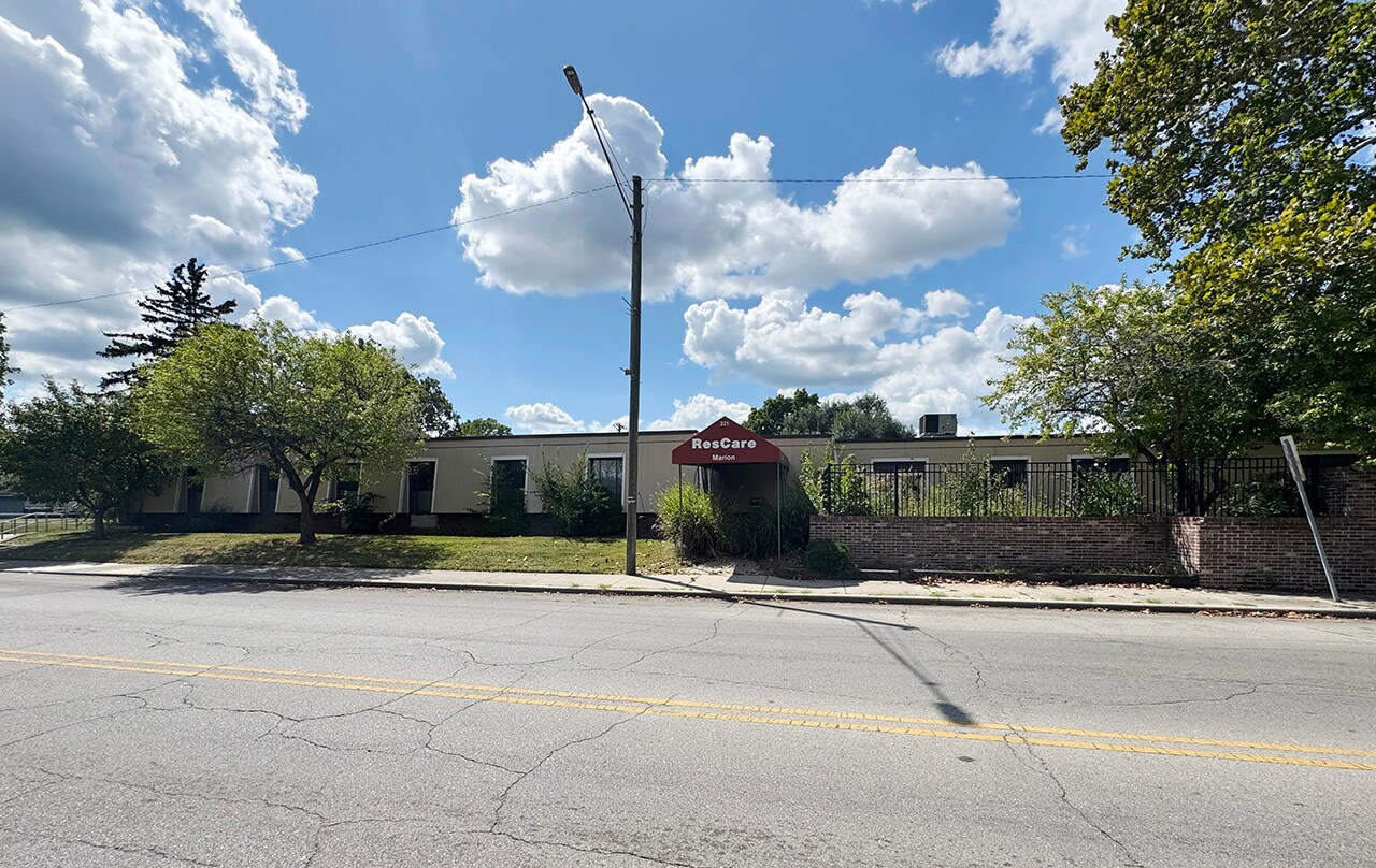 221 N Washington St, Marion, IN à vendre Photo principale– Image 1 sur 5