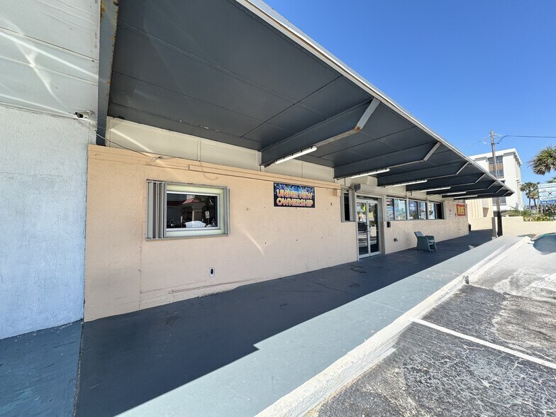 162 S Atlantic Ave, Ormond Beach, FL à louer - Photo de l’immeuble – Image 1 sur 10