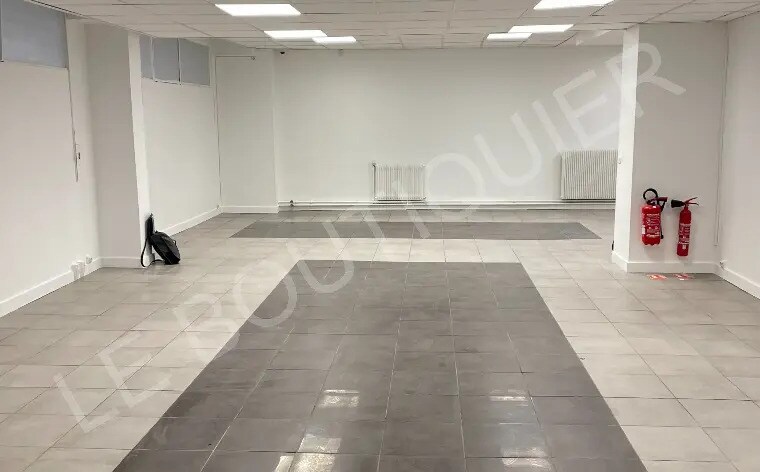 Local commercial dans Paris à louer - Photo de l’immeuble – Image 2 sur 4