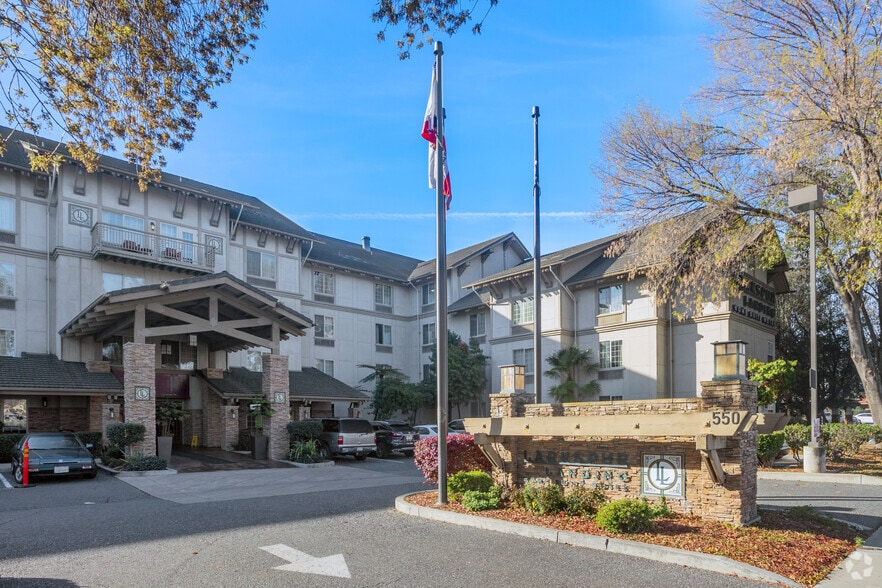 550 W Hamilton Ave, Campbell, CA à vendre - Photo principale – Image 1 sur 4