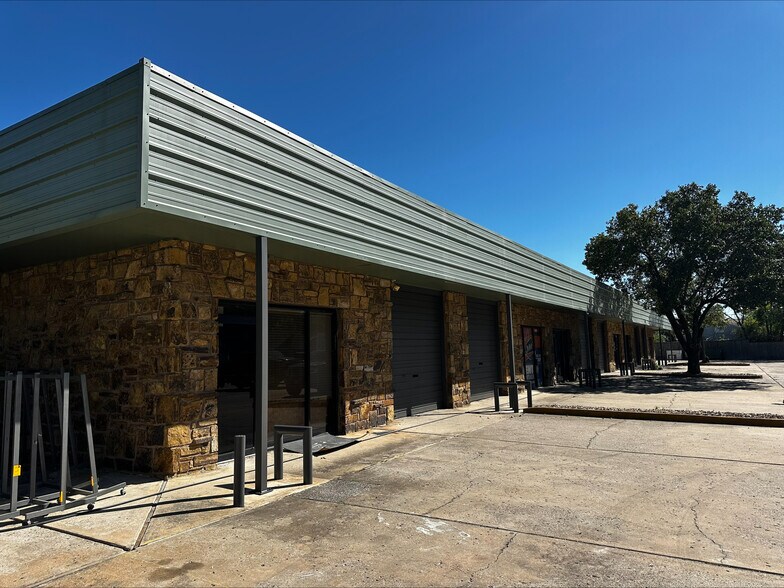 4161-4215 S 33rd West Ave, Tulsa, OK à louer - Photo de l’immeuble – Image 2 sur 10