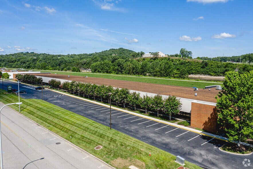 601 Mainstream Dr, Nashville, TN à louer - Photo de l’immeuble – Image 3 sur 9