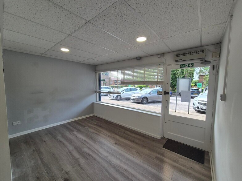 7 Treeview Ct, Liverpool à louer - Photo de l’immeuble – Image 3 sur 3