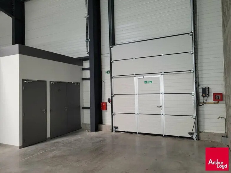 Industriel/Logistique dans Spay à louer - Photo intérieure – Image 3 sur 5