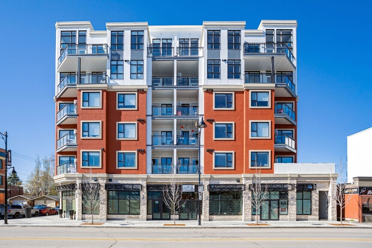 1345 9 Av SE, Calgary, AB T2G 0T2 - Lot 1 -  - Photo intérieure - Image 1 of 7