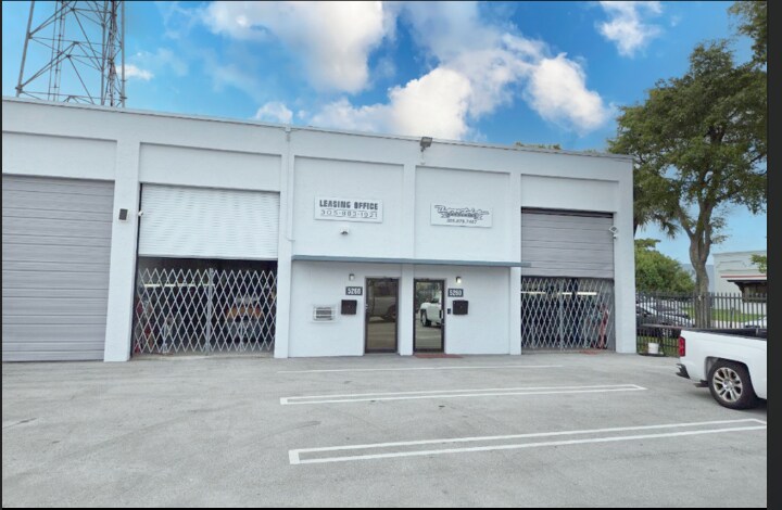5220-5296 NW 163rd St, Miami Lakes, FL à louer - Photo de l’immeuble – Image 3 sur 17