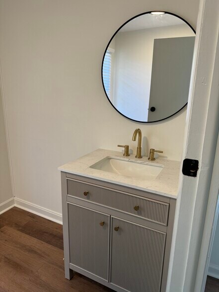 715 NE Main St, Simpsonville, SC à louer - Photo de l’immeuble – Image 3 sur 6