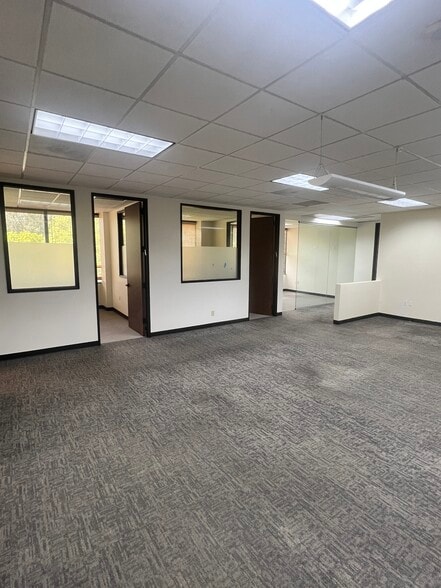 5900 Canoga Ave, Woodland Hills, CA à louer - Photo de l’immeuble – Image 3 sur 16