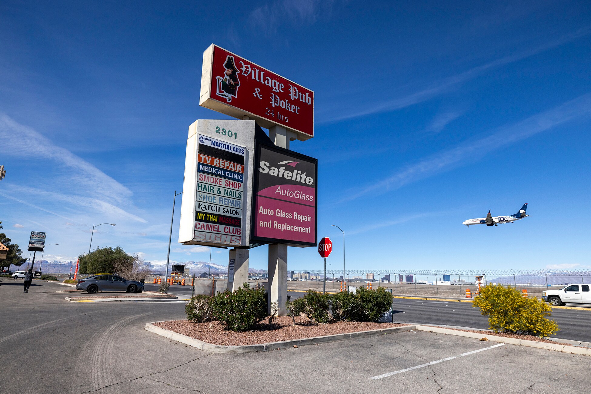 2281-2345 E Sunset Rd, Las Vegas, NV à louer Photo de l’immeuble– Image 1 sur 17